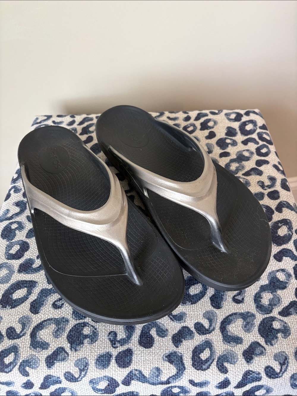 Oofos OOlala Luxe Sandal - Women’s 9 (EU 40)
